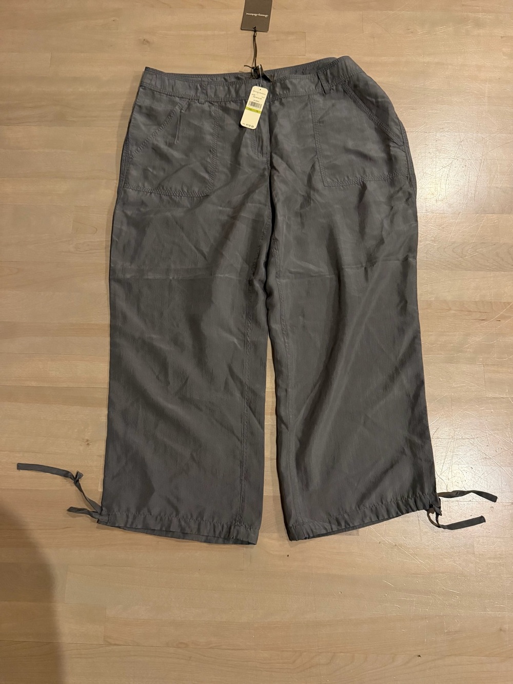 Tommy Bahama silk women’s cropped pants. Size 14. Brand new w/tags